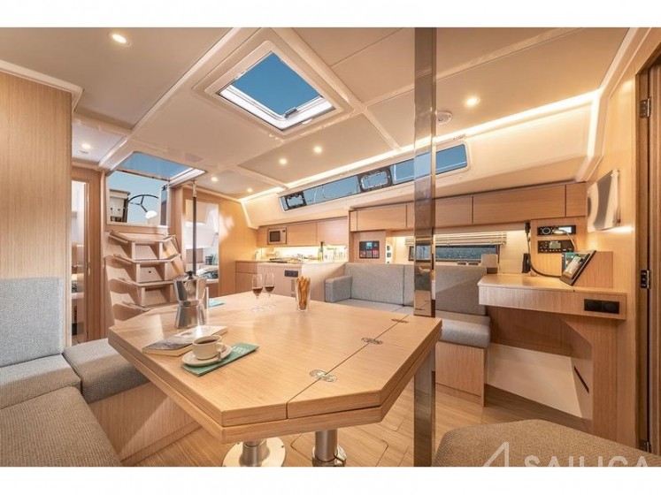 Bavaria C42 - Yacht Charter Sailica