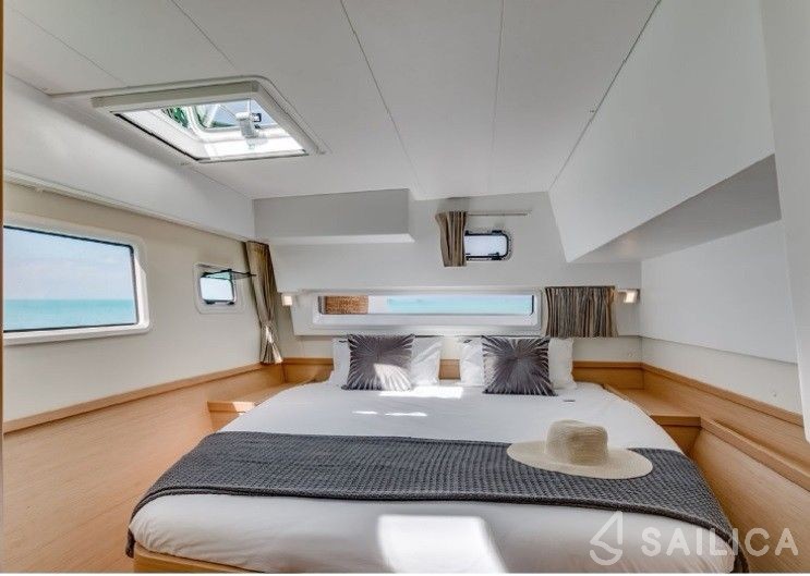 Lagoon 42 - Yacht Charter Sailica