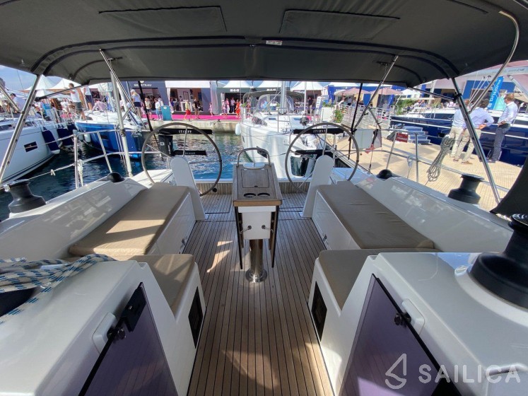 Bavaria C42 - Yacht Charter Sailica