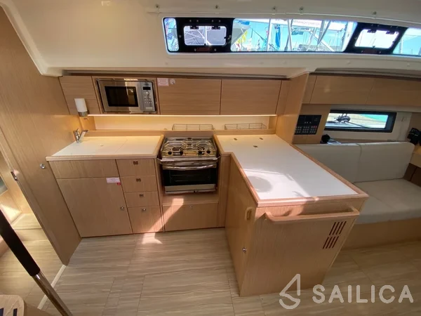 Bavaria C42 - Yacht Charter Sailica