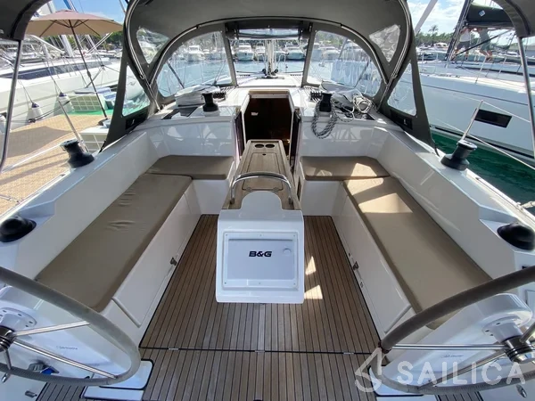 Bavaria C42 - Yacht Charter Sailica