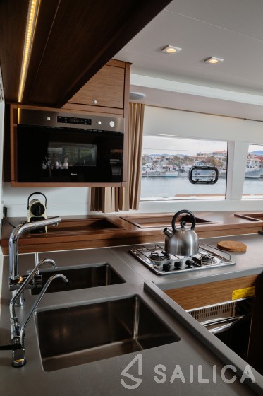 Lagoon 450 - Yacht Charter Sailica