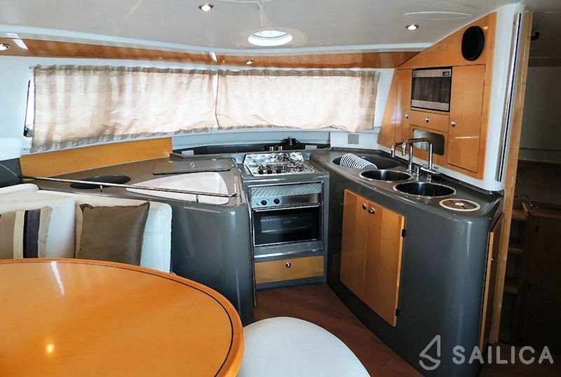 Belize 43 - Yacht Charter Sailica