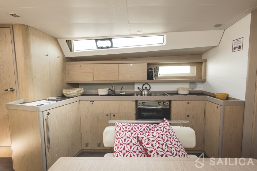Oceanis 45 - Yacht Charter Sailica