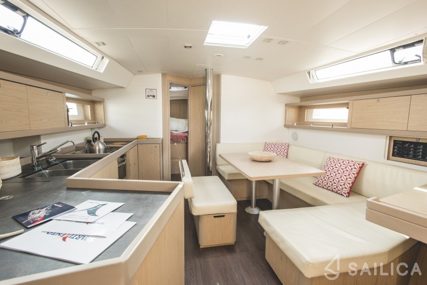Oceanis 45 - Yacht Charter Sailica