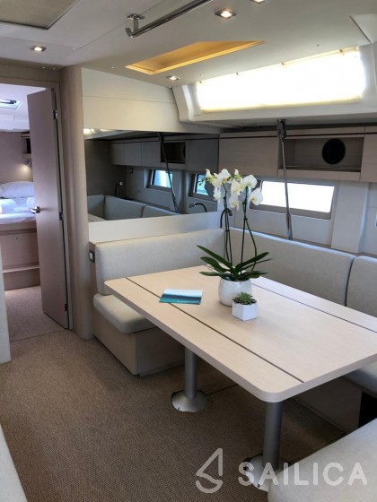 Oceanis 51.1 - Yacht Charter Sailica