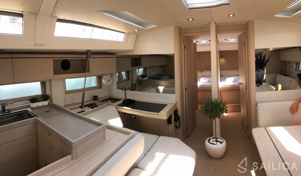 Oceanis 51.1 - Yacht Charter Sailica