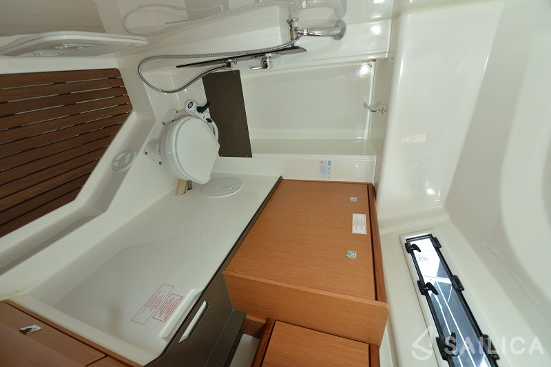 Bavaria 33 Cruiser - Yacht Charter Sailica