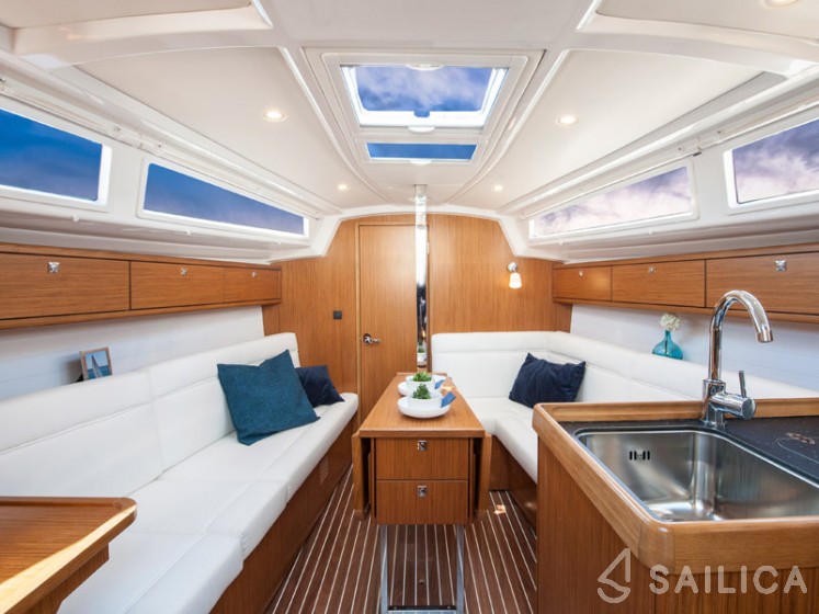 Bavaria 33 Cruiser - Yacht Charter Sailica