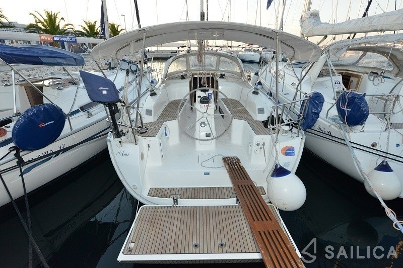 Bavaria 33 Cruiser - Yacht Charter Sailica