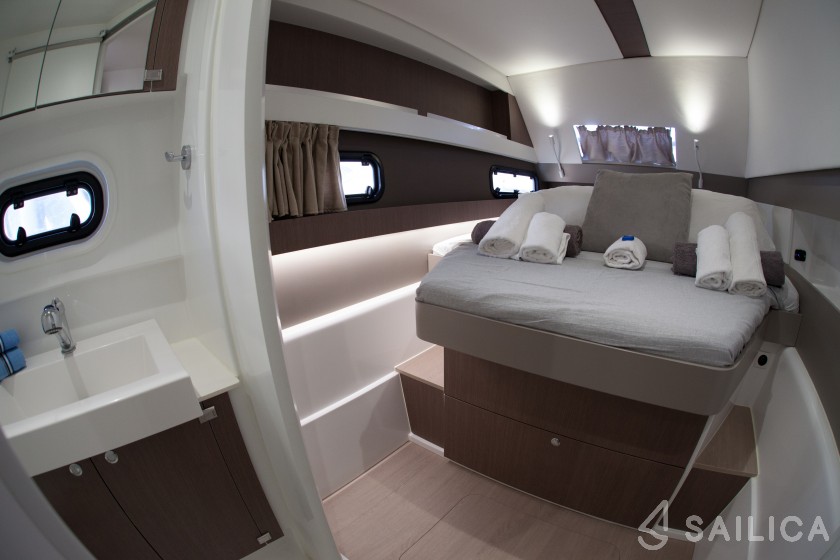 Bali 4.1 - Yacht Charter Sailica