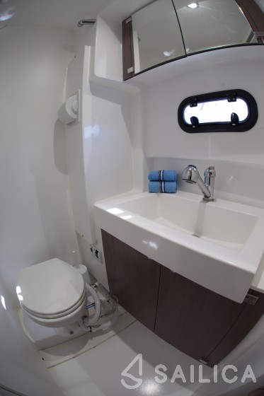 Bali 4.1 - Yacht Charter Sailica
