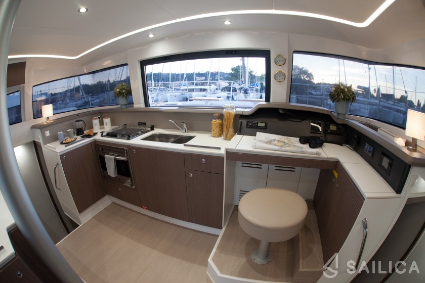 Bali 4.1 - Yacht Charter Sailica