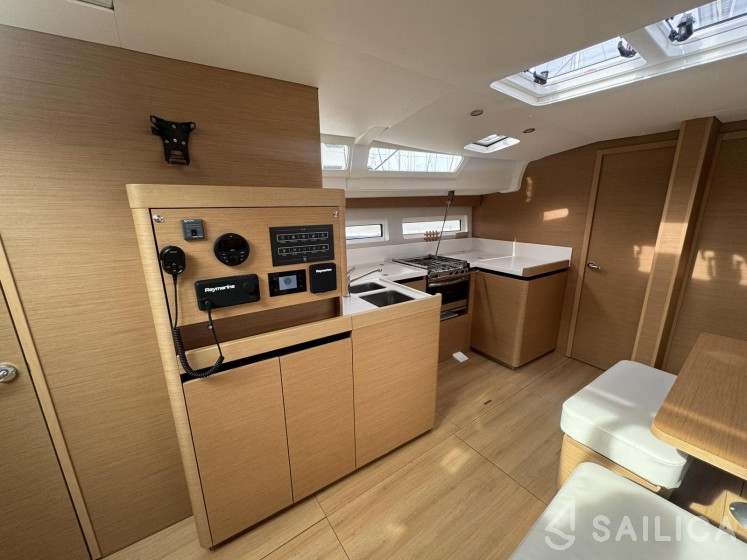 Sun Odyssey 490 - Yacht Charter Sailica