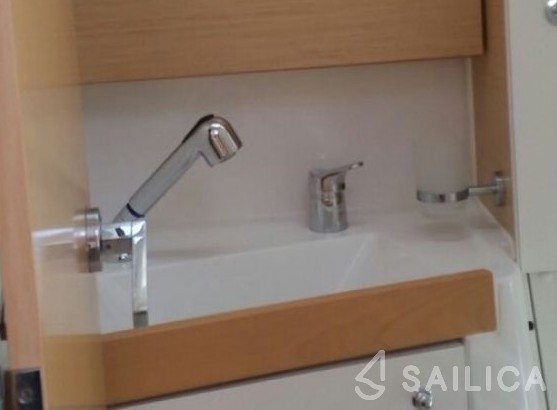 Oceanis 38 - Yacht Charter Sailica