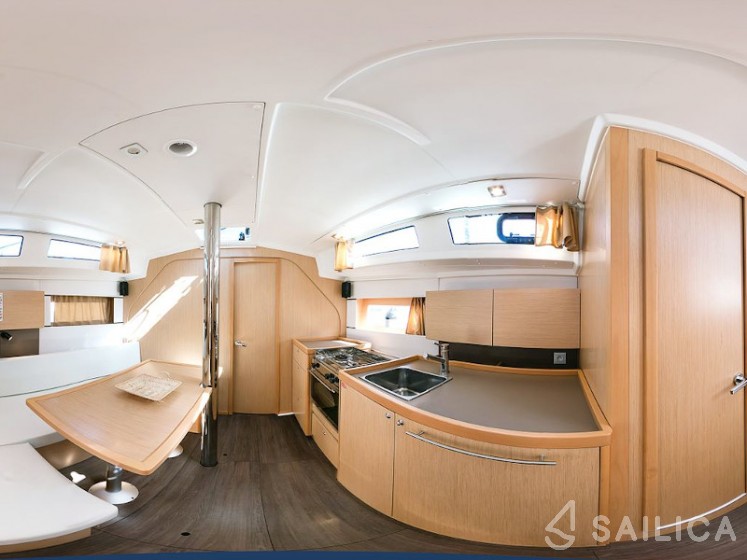 Oceanis 38 - Yacht Charter Sailica