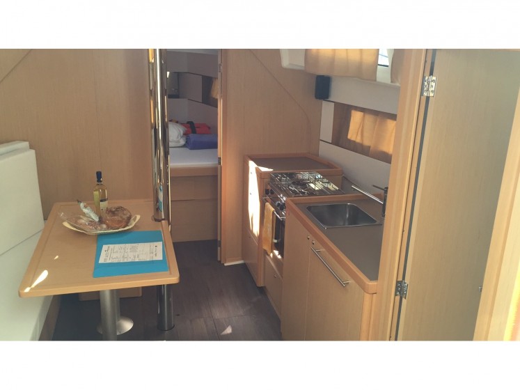 Oceanis 38 - Yacht Charter Sailica