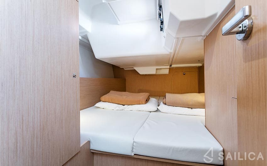 Oceanis 38 - Yacht Charter Sailica