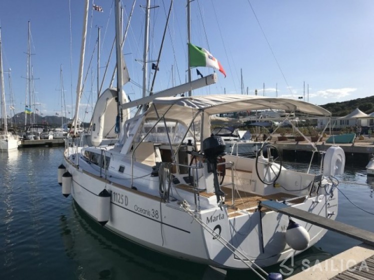 Oceanis 38 - Yacht Charter Sailica