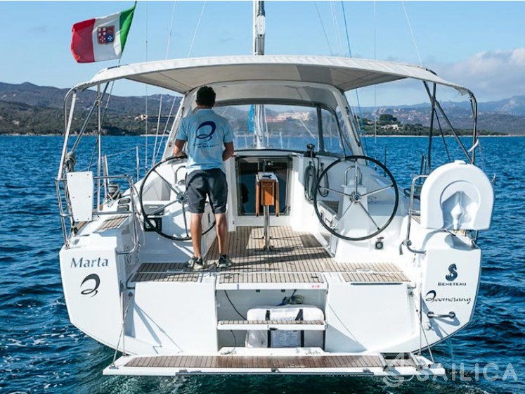 Oceanis 38 - Yacht Charter Sailica