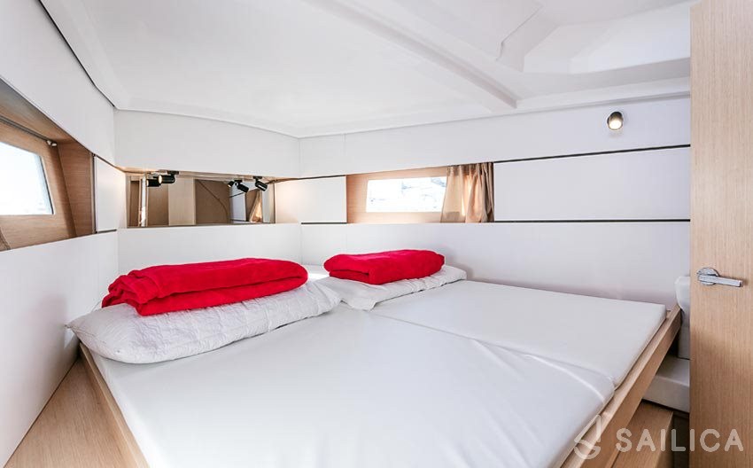 Oceanis 38 - Yacht Charter Sailica