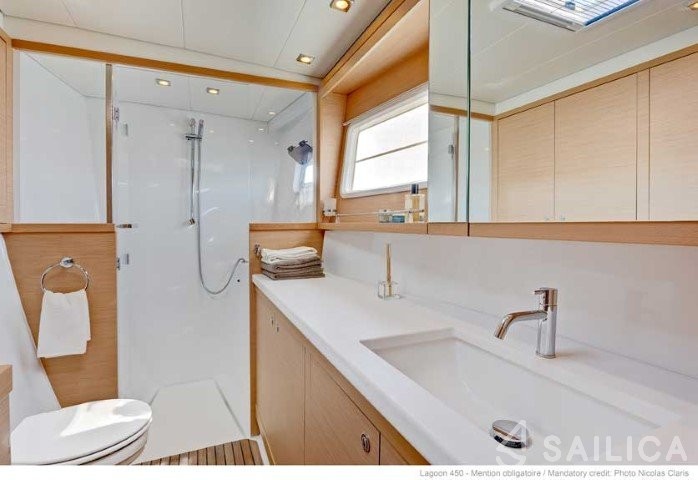Lagoon 450 - Yacht Charter Sailica