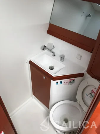 Oceanis 48 - Yacht Charter Sailica