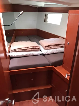 Oceanis 48 - Yacht Charter Sailica