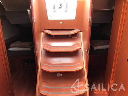 Oceanis 48 - Yacht Charter Sailica