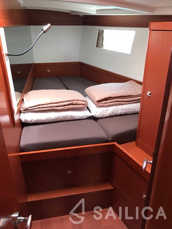 Oceanis 48 - Yacht Charter Sailica