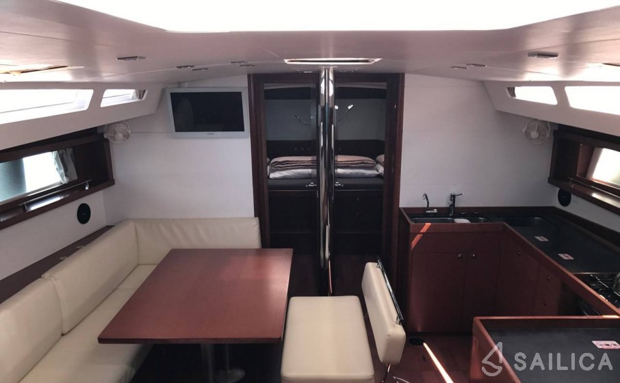 Oceanis 48 - Yacht Charter Sailica