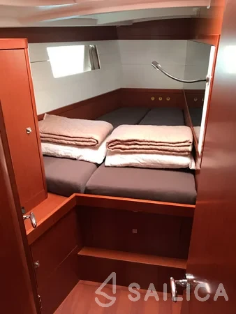 Oceanis 48 - Yacht Charter Sailica
