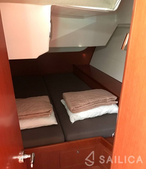 Oceanis 48 - Yacht Charter Sailica