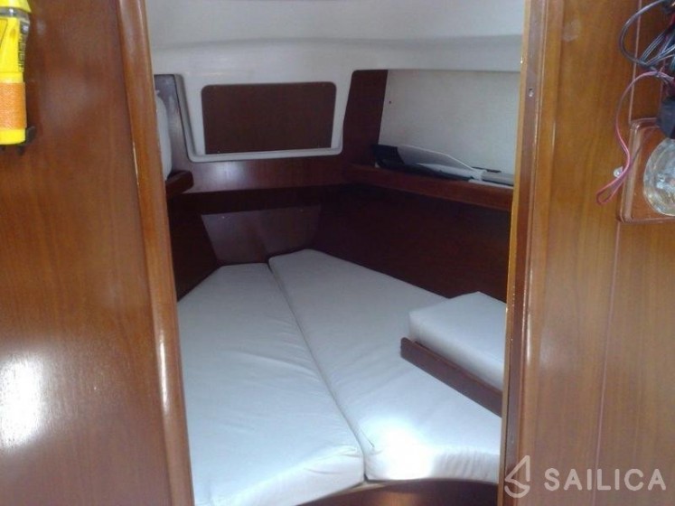 Oceanis 331 - Yacht Charter Sailica