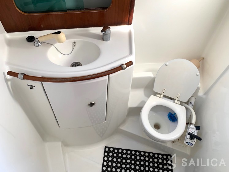 Oceanis 331 - Yacht Charter Sailica