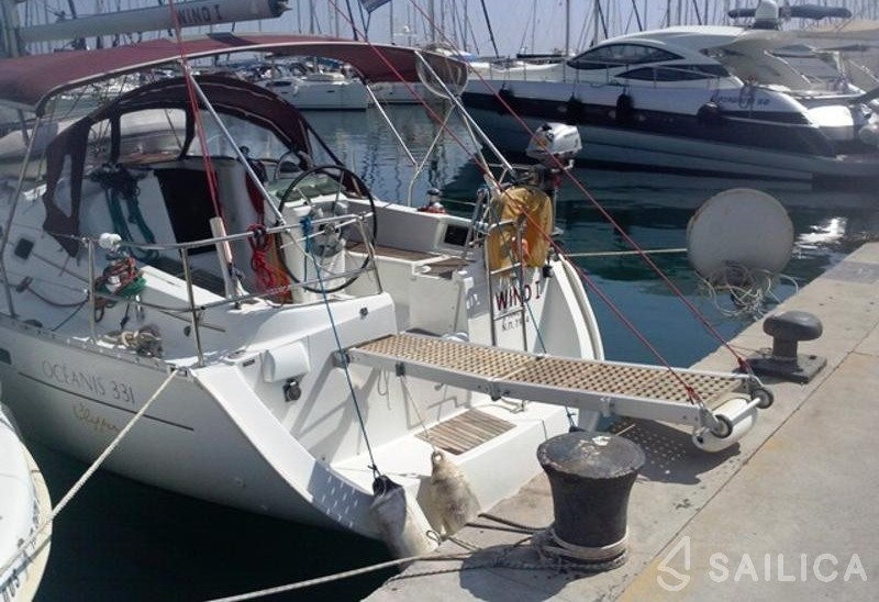 Oceanis 331 - Yacht Charter Sailica