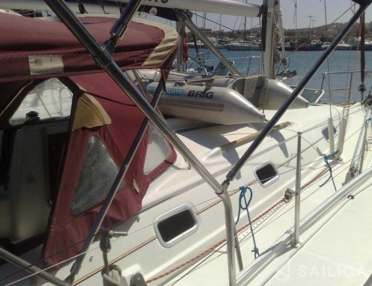 Oceanis 331 - Yacht Charter Sailica