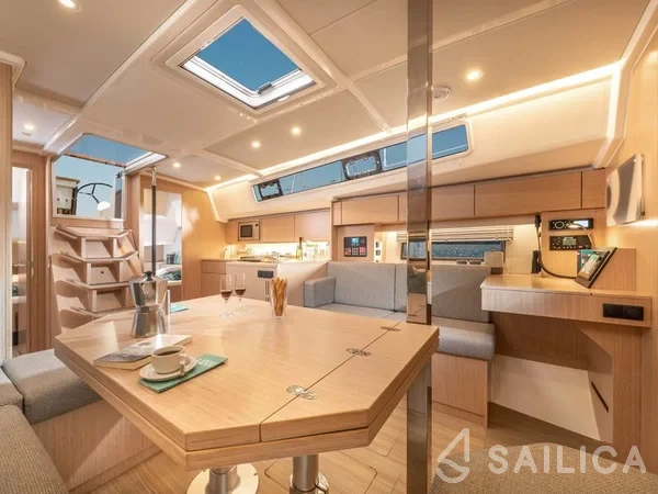 Bavaria 42 Cruiser - Yacht Charter Sailica