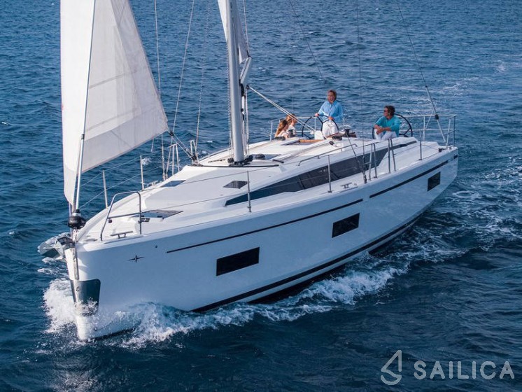 Bavaria 42 Cruiser - Yacht Charter Sailica