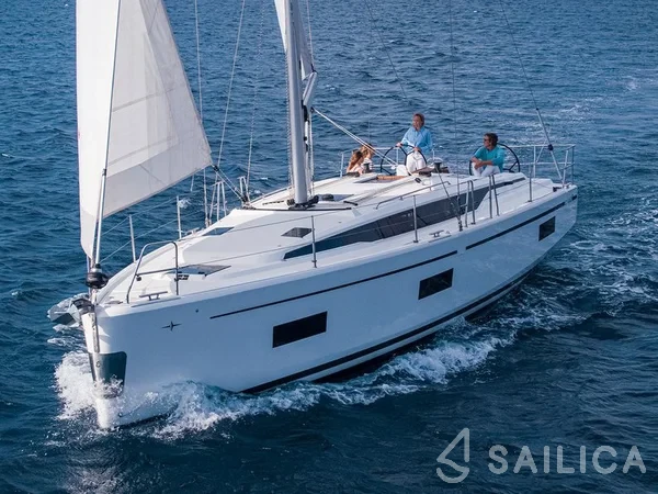 Bavaria 42 Cruiser - Yacht Charter Sailica