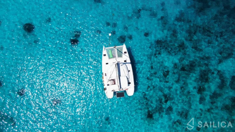 Lagoon 380 S2 - Yacht Charter Sailica