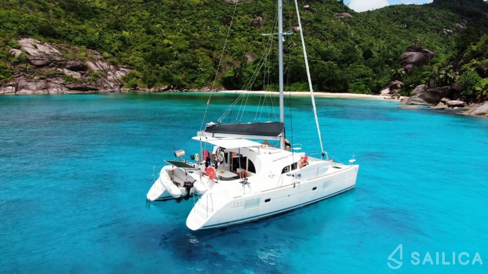Lagoon 380 S2 - Yacht Charter Sailica