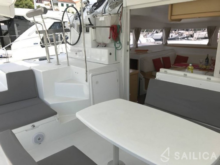 Lagoon 400 - Yacht Charter Sailica