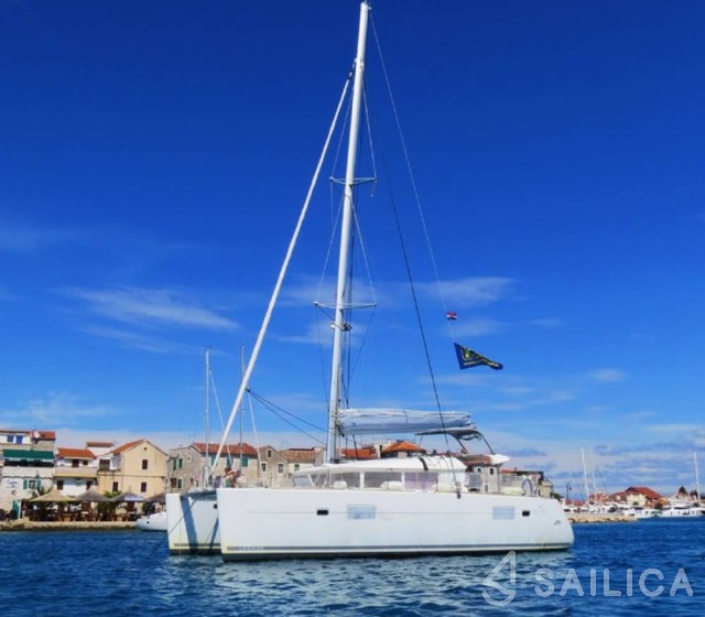 Lagoon 400 - Yacht Charter Sailica