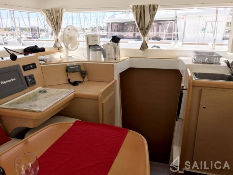 Lagoon 400 - Yacht Charter Sailica