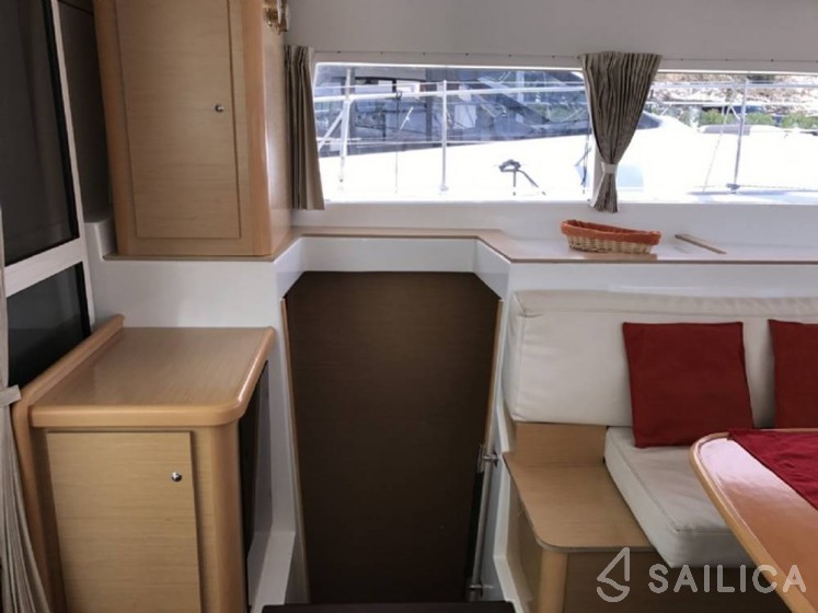 Lagoon 400 - Yacht Charter Sailica