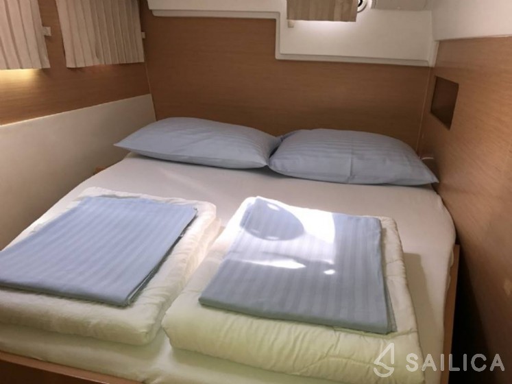 Lagoon 400 - Yacht Charter Sailica