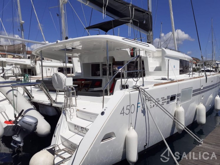 Lagoon 450  Flybridge - Yacht Charter Sailica