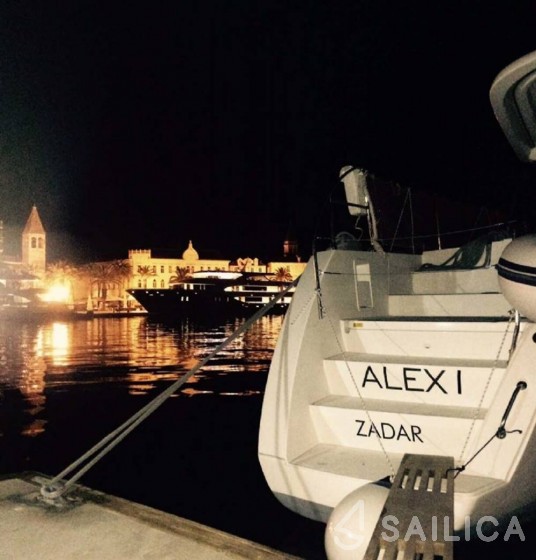 Lagoon 450  Flybridge - Yacht Charter Sailica