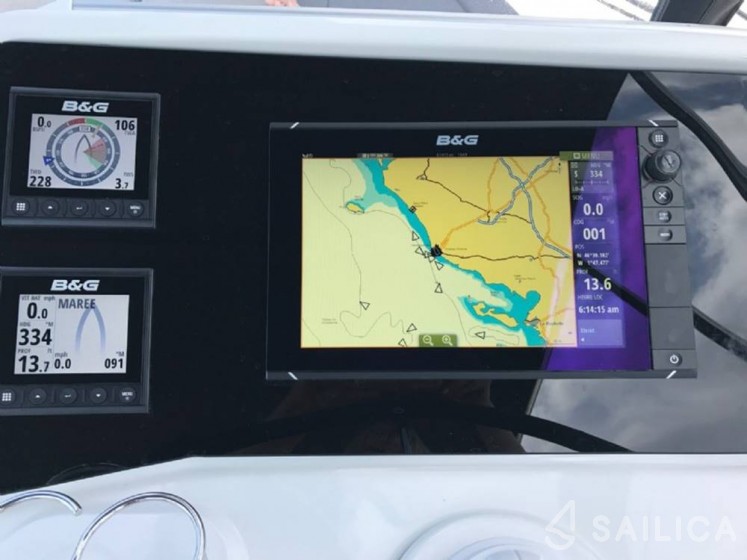 Lagoon 450  Flybridge - Yacht Charter Sailica
